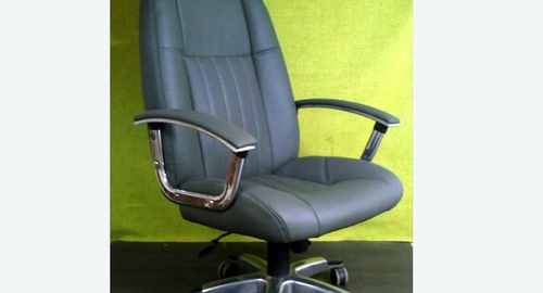 Перетяжка офисного кресла кожей. Тетюши